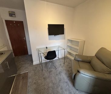 Studio to rent - Photo 6