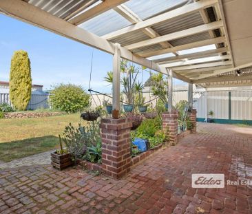 SPACIOUS FAMILY HOME - Photo 3