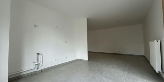 Bron : Beau T3 neuf avec cuisine aménagée, loggia et parking - Photo 3