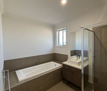 Four Bedroom Family Home with Two Living Areas. - Photo 6