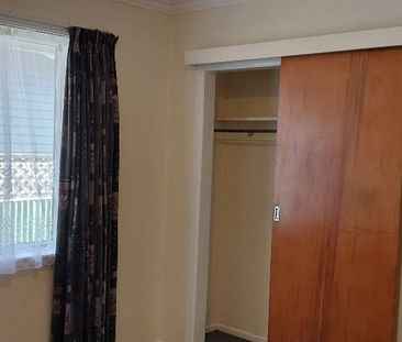 Sunny Two Bedroom Townhouse - Photo 6