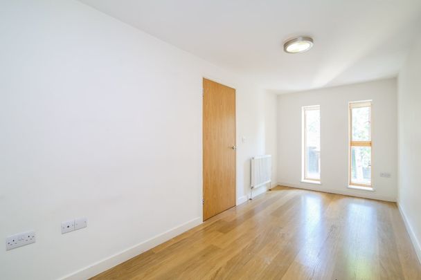 1 Bed Flat, Myles Court, SE16 - Photo 1