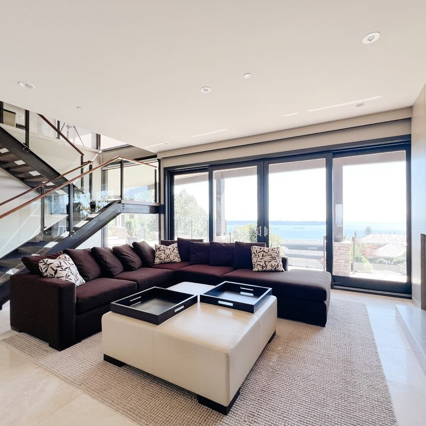 Lap of Luxury! - Photo 1