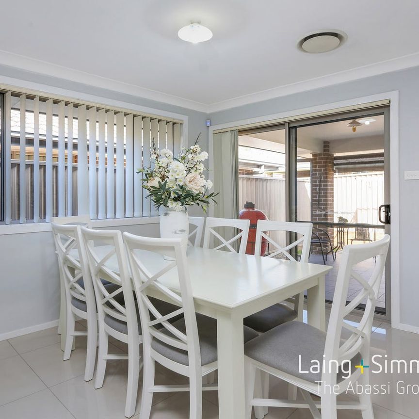 Perfectly Positioned Family Home Offering Convenience, Location and Style! - Photo 1