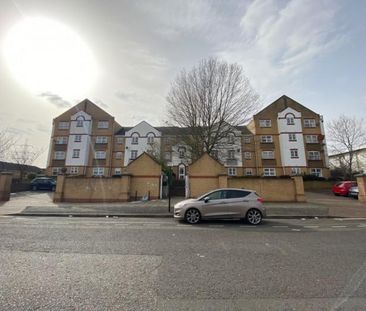 County Road, Beckton, E6 - Photo 5