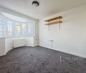 2 bedroom bungalow to rent Nimmings Road, Halesowen, West Midlands,... - Photo 5