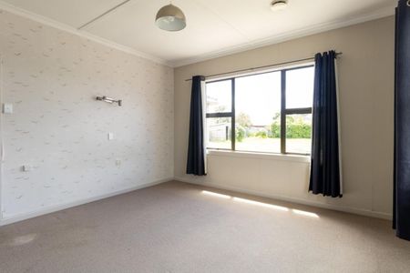 Spacious & Warm 3 Bedroom House in Winton - Photo 5