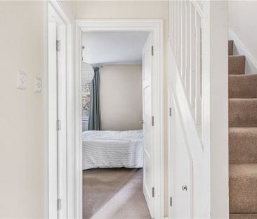 A light and spacious Victorian mid terrace house located on a sough... - Photo 5