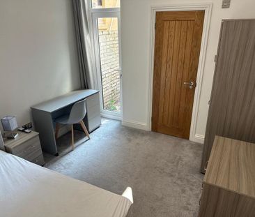 7 bedroom house of multiple occupation to rent - Photo 3