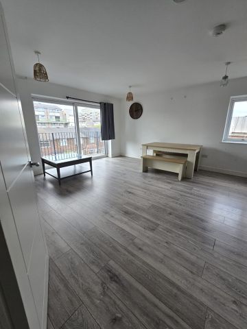 3 Bed Flat, Parker St, E16 - Photo 4