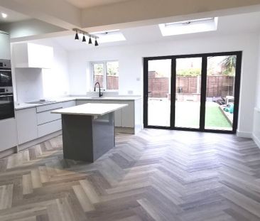 5 bedroom semi-detached house to rent - Photo 2