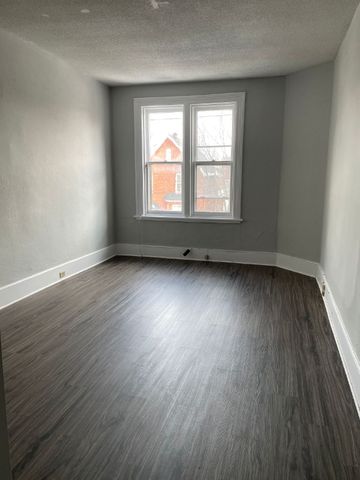3 - 46 Sweetland Avenue - Photo 2