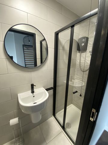 £850 PCM, Furnished One Bedroom Ground Floor Flat in Taff Embankment, Grangetown, Cardiff, CF11 7BE - Photo 3