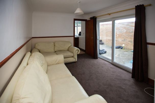 Student House on Stewart Road, Charminster - Photo 1