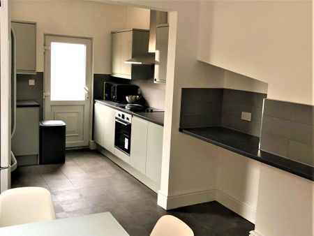 1 bedroom in a house share to rent - Photo 5