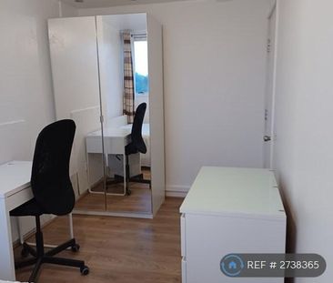 1 bedroom in a flat share to rent - Photo 3