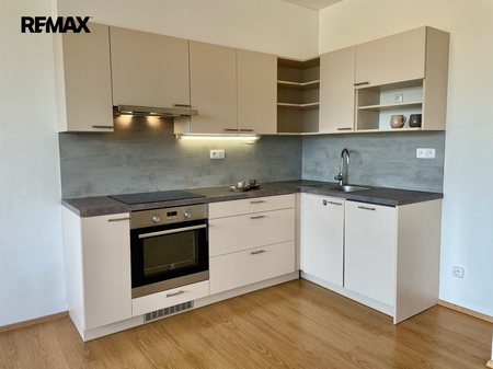 Pronájem bytu 2+kk v osobním vlastnictví 81 m², Benešov - Photo 3
