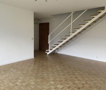 Appartement entièrement rénové de 3 pièces en duplex au 2ème étage - Photo 1