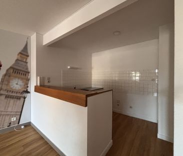 Location Appartement 3 pièces 68m² CHARLIEU 42190 - Photo 2