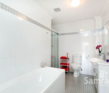 STUNNING TOP FLOOR NORTH FACING LUXURY APARTMENT - Photo 5