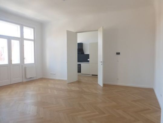 Nahe Stephansplatz - ERSTBEZUG ab 15.1.2026 - erstklassig sanierte Altbauwohnung mit kleinem Balkon im Jahrhundertwendehaus - Foto 1