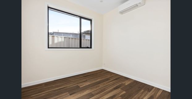 As new, single-storey, independent family home! - Photo 1