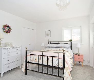 A well presented two bedroom maisonette located on the first and se... - Photo 6