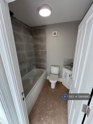 4 bedroom terraced house to rent - Photo 5