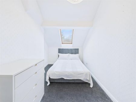3 bedroom flat to rent - Photo 3