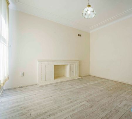 3 bedroom house sitting in the prime location close to train station - Photo 5