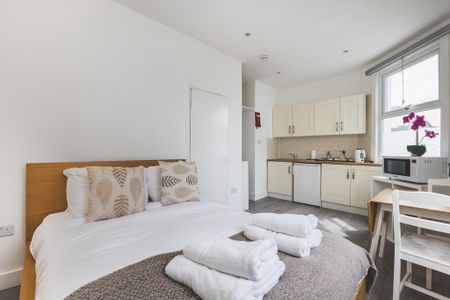 Studio to rent - Photo 2