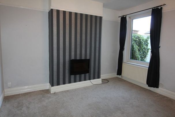 4 Bedroom Semi-Detached House - Photo 1