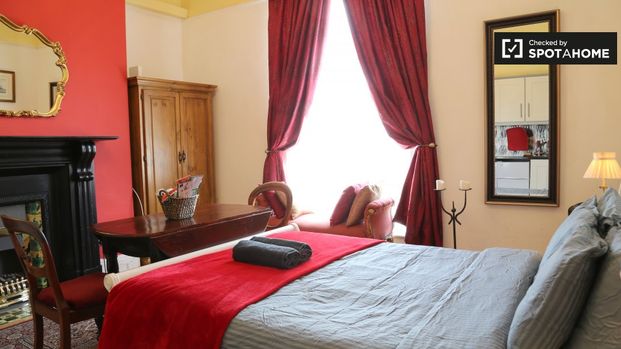 Stylish studio to rent in Dublin, Ireland - Photo 1