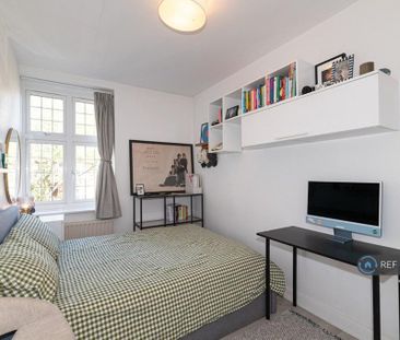3 bedroom flat to rent - Photo 6
