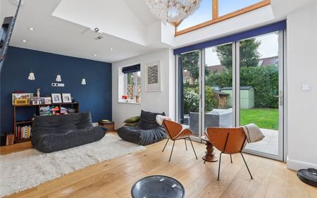 Long Lodge Drive, Walton-on-Thames, Surrey, KT12 - Photo 2