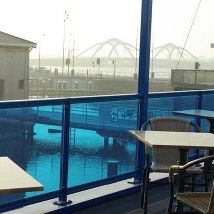 In Amsterdam on the waterfront a part of a fully furnished modern under architecture built studio in a watervilla to let. - Foto 1