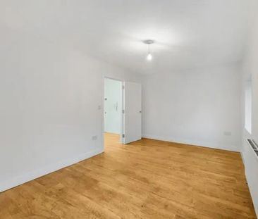 Newham Way, London E6 - Photo 1