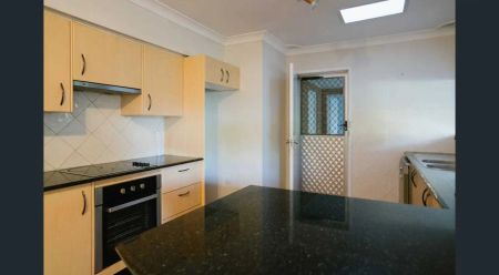 “Family Comfort 3 Bedroom House in a Prime Castle Hill” - Photo 3