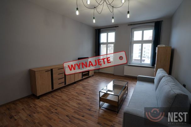 Duże, dwupokojowe mieszkanie. Ulica Pocztowa - Photo 1