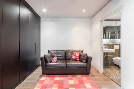 3 bedroom flat in 335 Strand - Photo 4