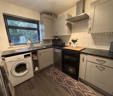 Station Road East, Ash Vale, Aldershot, Surrey, GU12 - Photo 3
