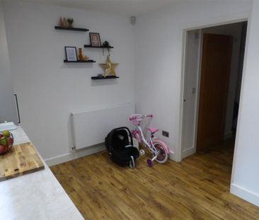 2 bedroom semi-detached house to rent - Photo 6