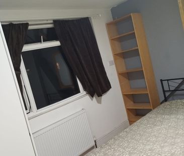 3 Bed Terraced House, Grenaby Avenue Croydo, CR0 - Photo 6