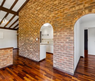 Spacious Villa with Lush Garden Courtyard and Lifestyle Appeal - Photo 4