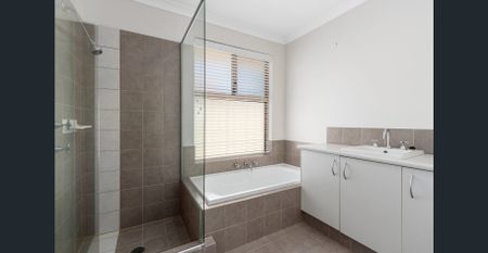 SUPERSIZED FAMILY HOME! - Photo 4