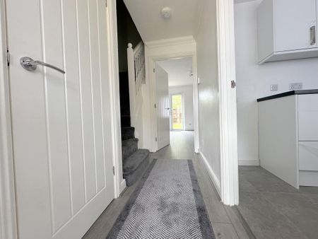 3 bedroom end of terrace house to rent - Photo 4