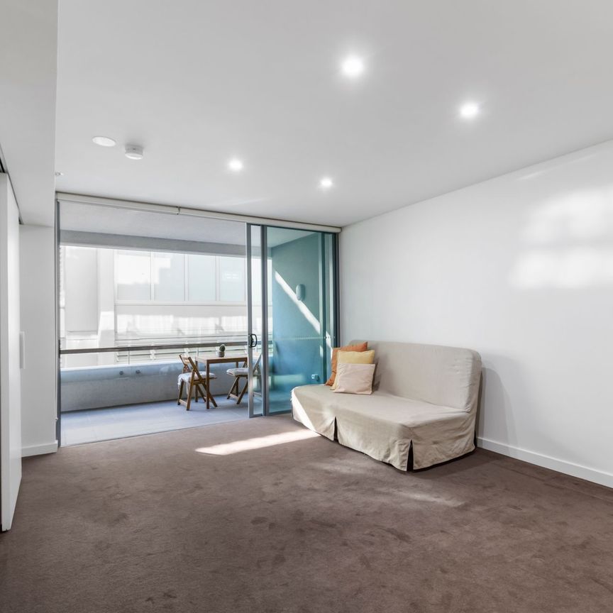 Modern 1-Bedroom + Study Apartment in the Heart of Crows Nest - Photo 1