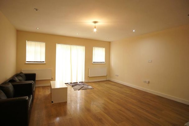 4 bedroom semi-detached house to rent - Photo 1