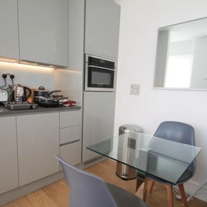 Awesome room in Balham London, SW12 9SU - Photo 2