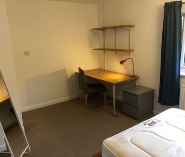 4 Bed Terraced House, Prior Deram Walk, CV4 - Photo 3